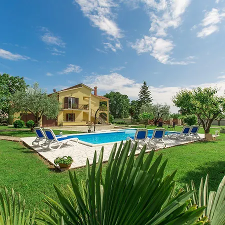 Hundefreundliches Mit Pool, Kinderspielplatz, Outdoor-kueche, Grill Apartman *