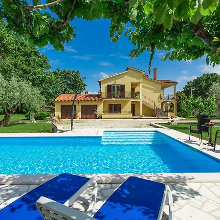 Hundefreundliches Mit Pool, Kinderspielplatz, Outdoor-kueche, Grill Apartman Kirmenjak