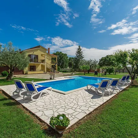 Hundefreundliches Mit Pool, Kinderspielplatz, Outdoor-kueche, Grill Apartman
