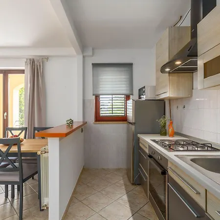Hundefreundliches Mit Pool, Kinderspielplatz, Outdoor-kueche, Grill Apartman Kirmenjak