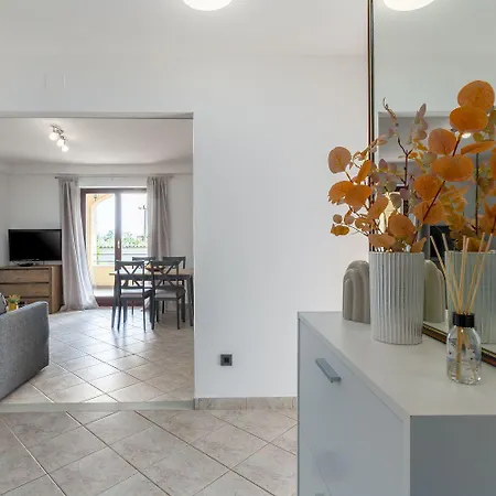 Hundefreundliches Mit Pool, Kinderspielplatz, Outdoor-kueche, Grill Apartman