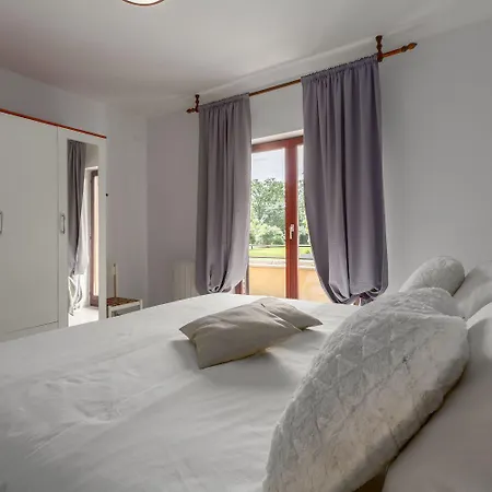 Apartman Hundefreundliches Mit Pool, Kinderspielplatz, Outdoor-kueche, Grill
