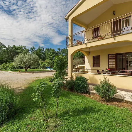 Apartman Hundefreundliches Mit Pool, Kinderspielplatz, Outdoor-kueche, Grill *