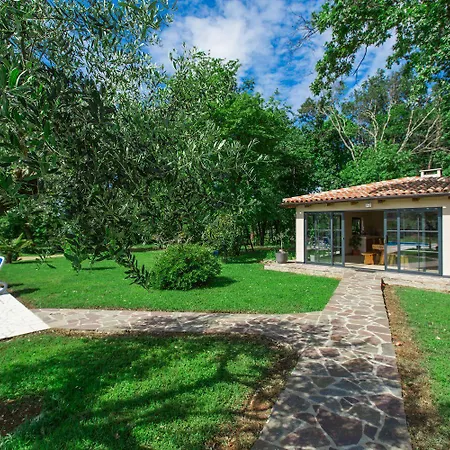 Apartman Hundefreundliches Mit Pool, Kinderspielplatz, Outdoor-kueche, Grill *