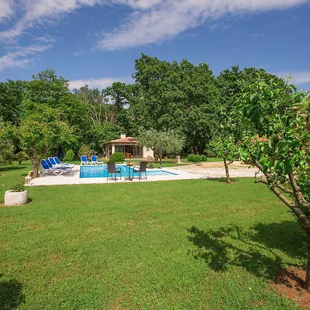 Apartman Hundefreundliches Mit Pool, Kinderspielplatz, Outdoor-kueche, Grill *