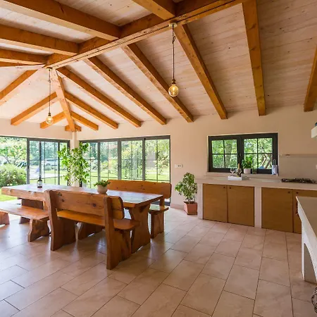 Hundefreundliches Mit Pool, Kinderspielplatz, Outdoor-kueche, Grill Apartman Kirmenjak