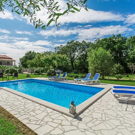 Apartman Hundefreundliches Mit Pool, Kinderspielplatz, Outdoor-kueche, Grill