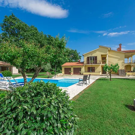 Hundefreundliches Mit Pool, Kinderspielplatz, Outdoor-kueche, Grill Apartman